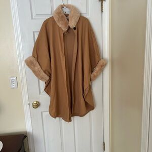 NWT Ten Ency Tan Cape with Faux Fur Trim